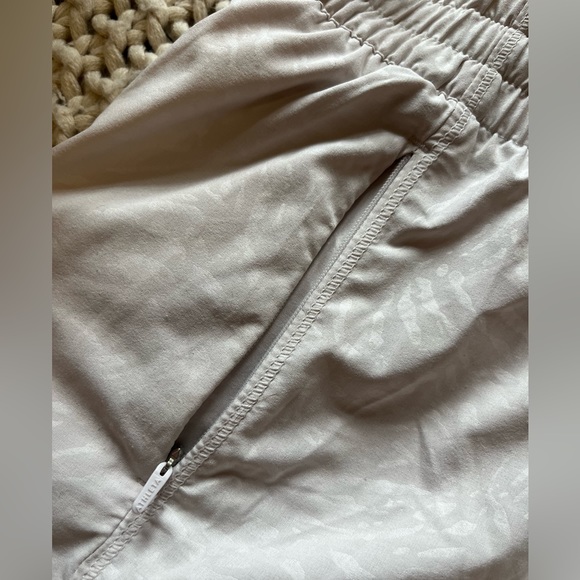 Athleta Printed Hustle 3” Short - Picture 5 of 6